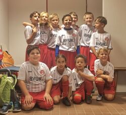 20221003 - U9 Einlauf-Kids bei Kickers WÜ (Foto: Shillingford S.)