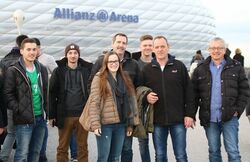 k-08 OFVler vor Arena.JPG