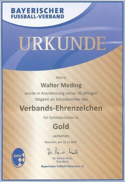 k-20191122_-_Schiri_Urkunde_30_Jahre.jpg